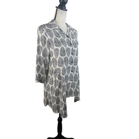 Black & White Leaf Print Button-Down Tunic Top With Asymmetrical Hemline & 3/4 S - Picture 6 of 10